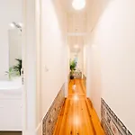 Gem 8 Guests Modern *