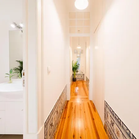 Gem 8 Guests Modern *