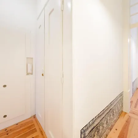 Gem 8 Guests Modern