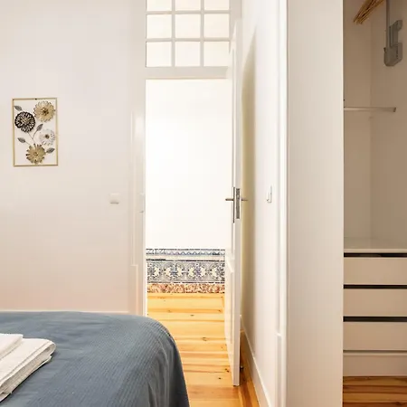 Gem 8 Guests Modern